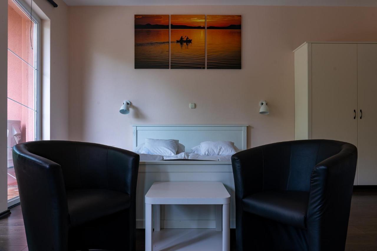 Accomo Apartmanhaz Siófok Zewnętrze zdjęcie